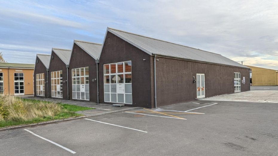 M�belfabrikken renoverer for egne penge