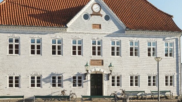 Tirsdag 27-10-26 - 21:17 Usikkerhed om ny retsbygning i R�nne