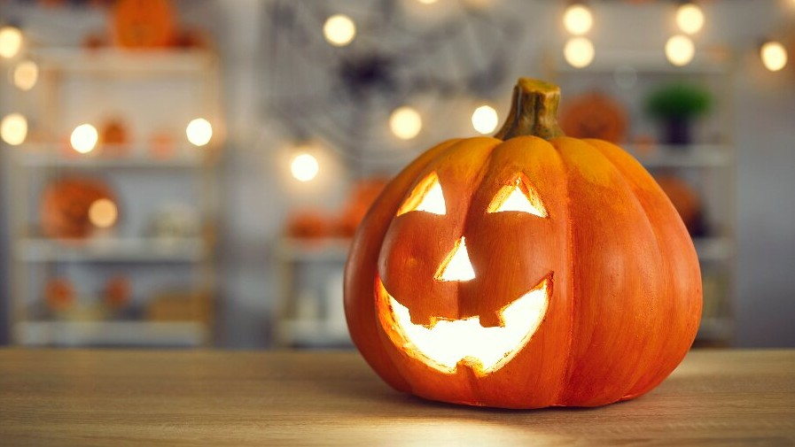 Derfor lyser gr�skar op p� Bornholm til Halloween