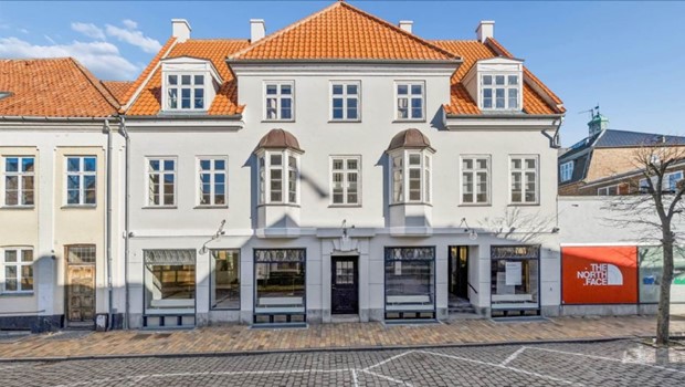 Mandag 5-10-26 - 18:43 Tidligere banklokaler i R�nne udlejes