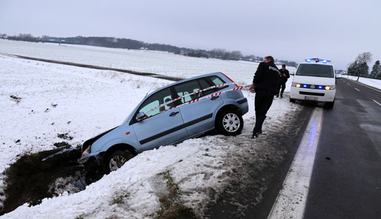 Ekstremt glat f�re p� vejene efter isslag