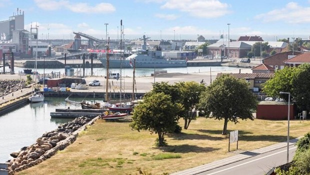 Tirsdag 10-3-26 - 22:26 EU-krav om landstr�m g�lder ikke R�nne Havn