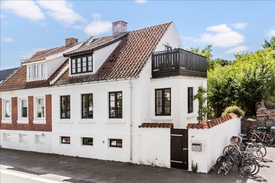 Flot moderniseret hus med havudsigt i Allinge