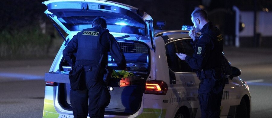 To m�nd anklages for voldeligt overfald i Allinge