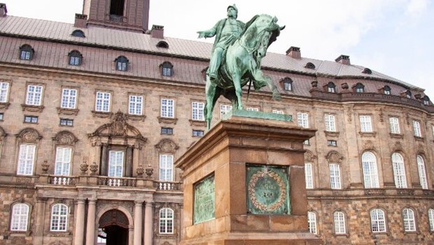 Onsdag 25-3-26 - 00:48 Bornholm mister en vigtig adgang til magten