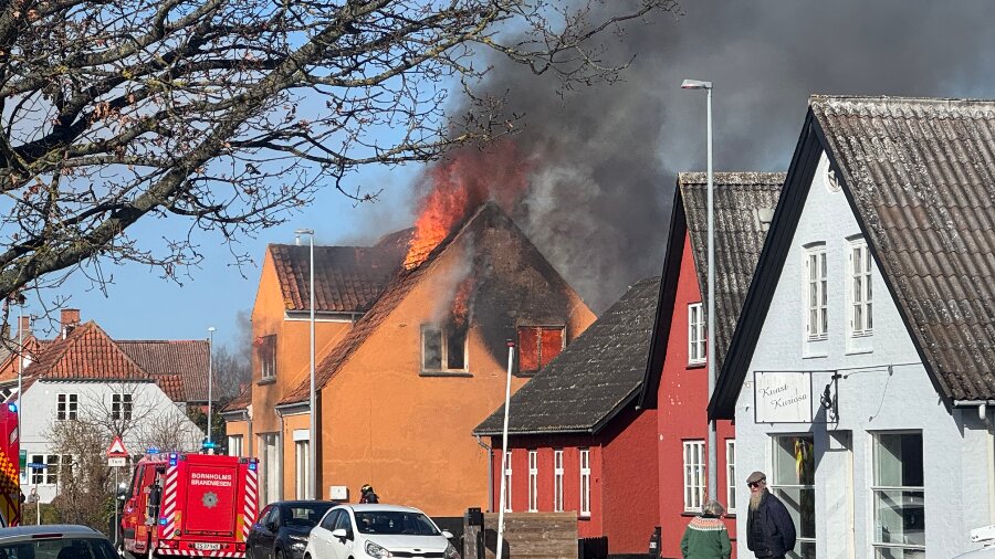 Voldsom brand i hus i �stermarie