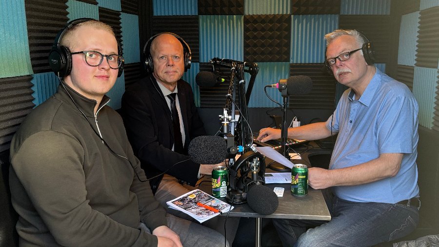 Eksperter peger p� favoritter til s�son�bningen