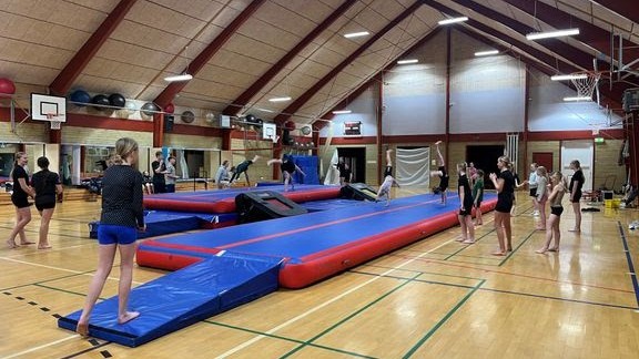 N�r f�llesskabet b�rer idr�tten