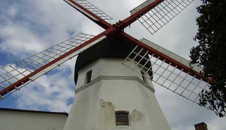 Tirsdag 21-4-26 - 09:45 Bornholms Valsem�lle vender underskud til overskud