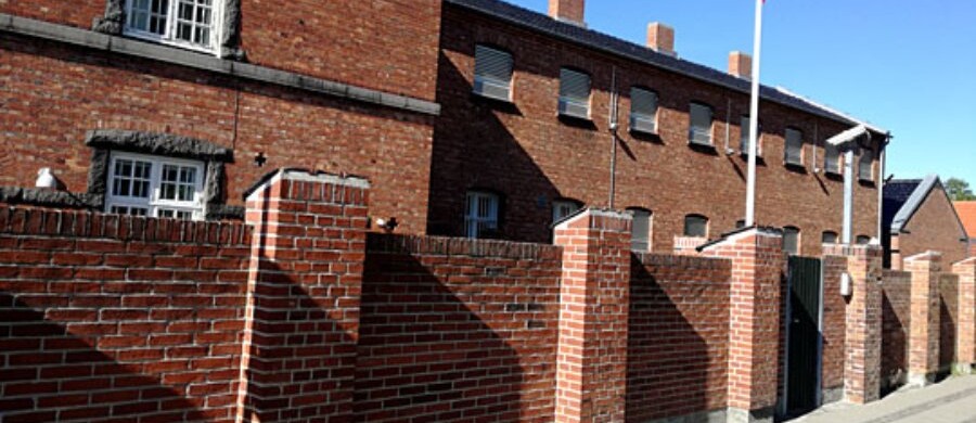 Arrestant tiltalt for flugt og narkobesiddelse