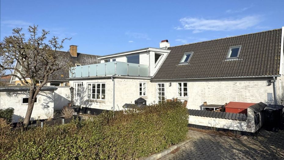 Indflytningsklar villa med havudsigt i Arnager