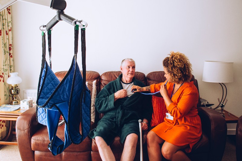 Urealistiske besparelser presser budgettet