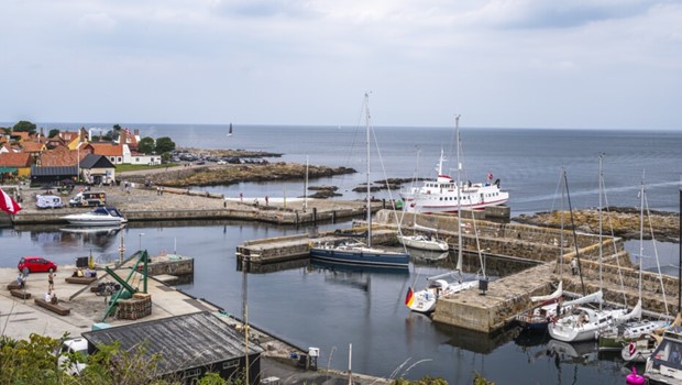 Onsdag 13-5-26 - 11:16 Skader p� Gudhjem Havn st�rre end f�rst antaget