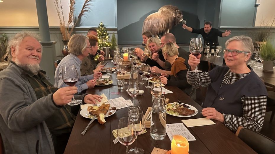 Danskerne lever l�ngere og drikker mere vin