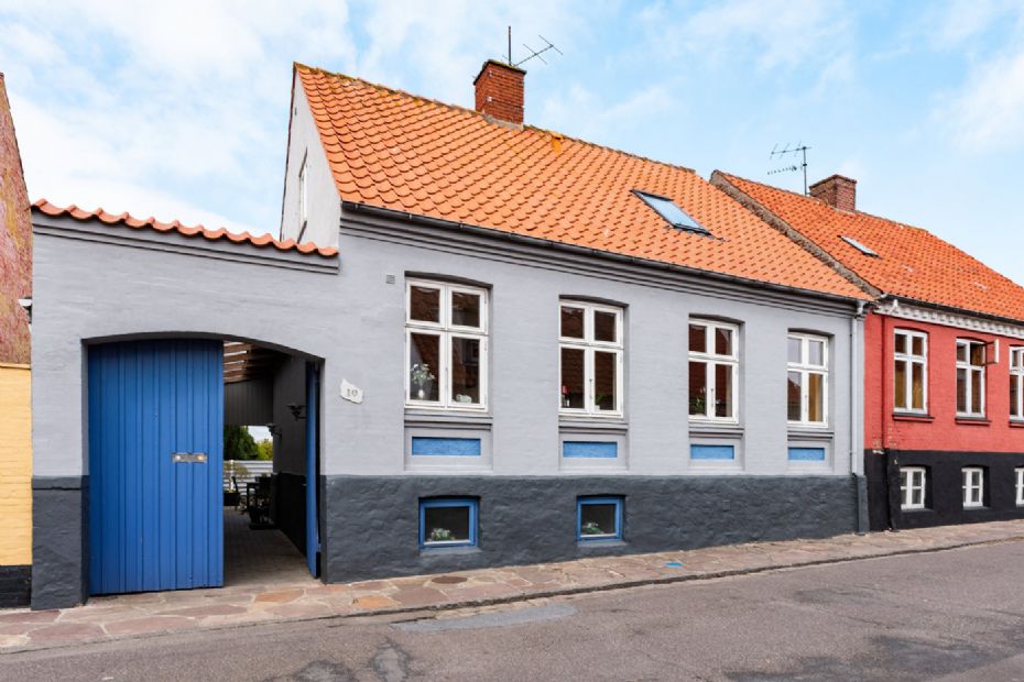 Hyggeligt r�kkehus med stor have midt i Nex�
