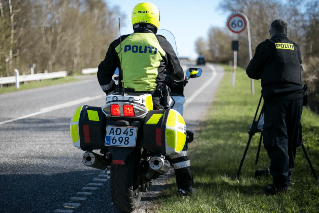 Fire bilister fik klip i k�rekortet i R�nne