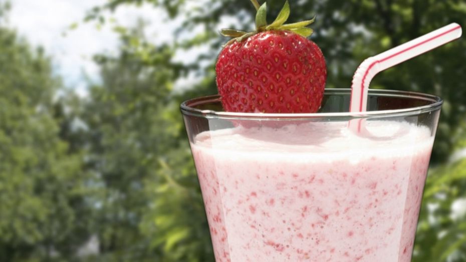 K�l af med hjemmelavede smoothies i sommervarmen