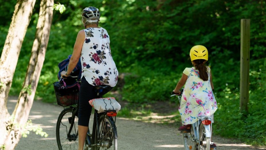 Cykelhjelmen giver ekstra tryghed p� vejene