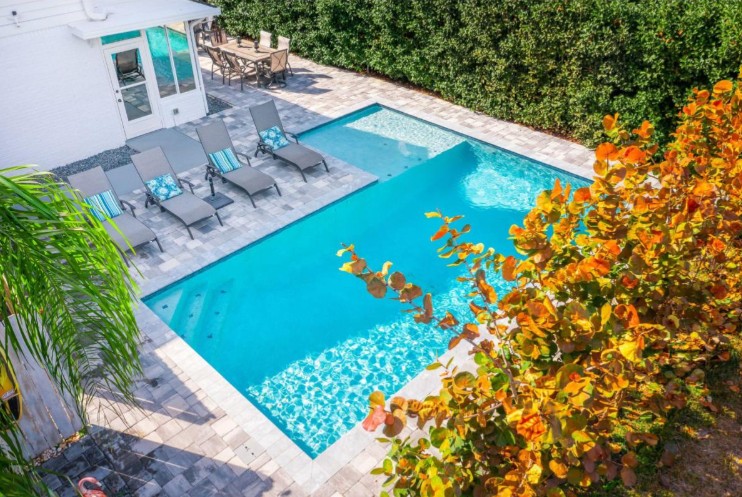 Lej et sommerhus med pool til hele familien