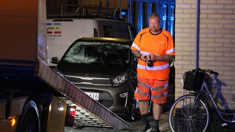 Bil totalskadet efter soloulykke i R�nne