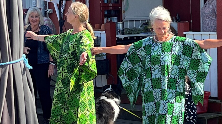 Afrikansk modeshow s�tter farver p� Aarsdale