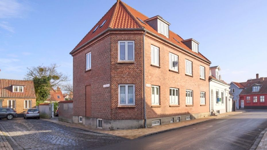 Erhvervsejendom med l�geklinik sat til salg i R�nne