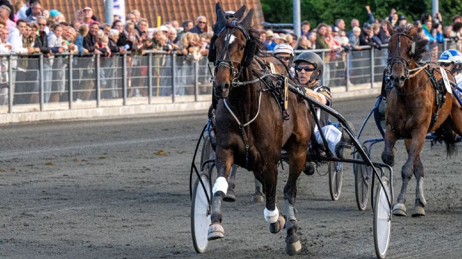 Leander Baunely overraskede i Bornholms Trav Derby
