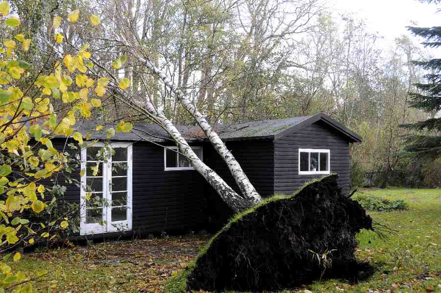 Bornholm varsles om vindst�d af stormstyrke