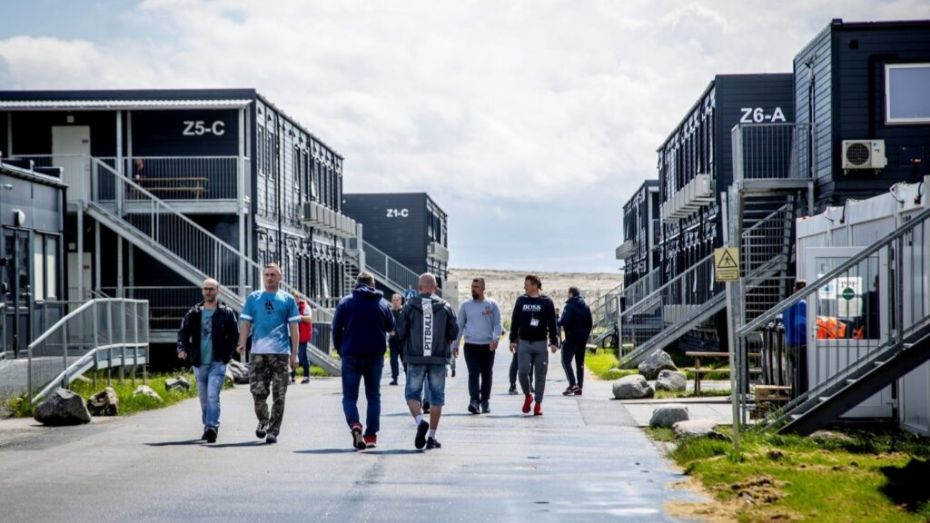 Pavillonby i Aakirkeby skal kunne huse op til 300 arbejdere