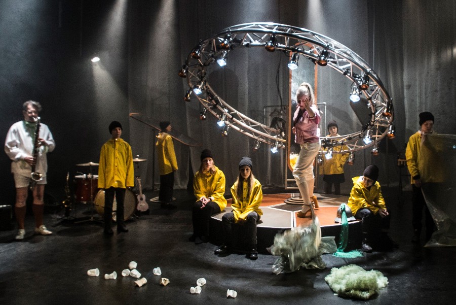 Staten sk�rer i st�tten til professionelt teater