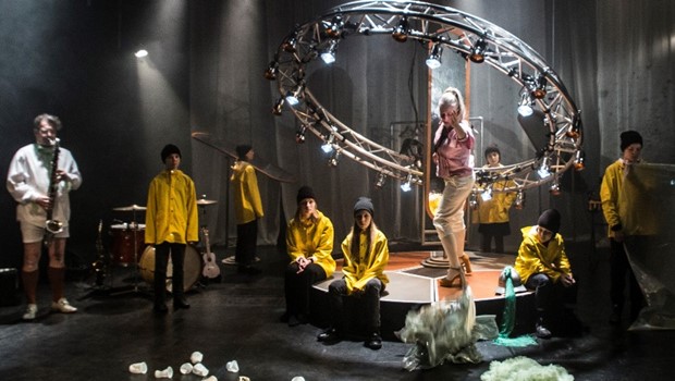Tirsdag 15-9-26 - 21:16 Staten sk�rer i st�tten til teater