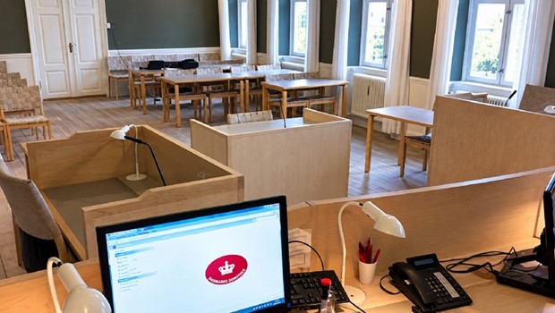 Torsdag 17-9-26 - 10:05 69-�rig kvinde tiltalt for en r�kke bedragerier
