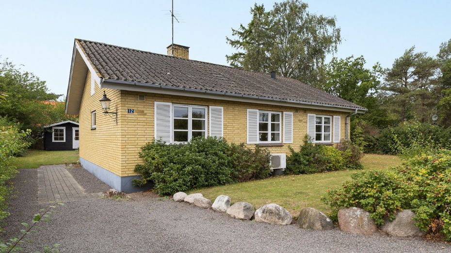 Hyggeligt hjem p� Balka med to stuer og anneks