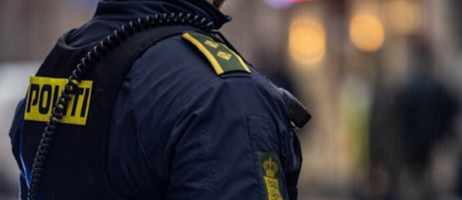 16-�rig dreng p� motorcykel gennem R�nne