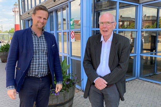 Borgmester Thomas Thors (S) og Carl-Johan Sonesson (t.v.), formand for regionstyrelsen i Sk�ne, er enige om at gr�nsesamarbejdet skal forbedres.<br>