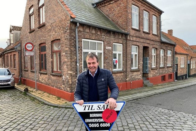 Den gamle politistation i �stergade og en n�rliggende udlejningsejendom er ogs� solgt, beretter Steffen Lorentzen.<br>Udlejningsejendommen ligger p� Kirkepladsen.<br>