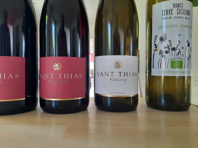 New Zealandsk vin fra Lidl.<br>�strigsk og italiensk vin fra Rema og Lidl (th).<br>